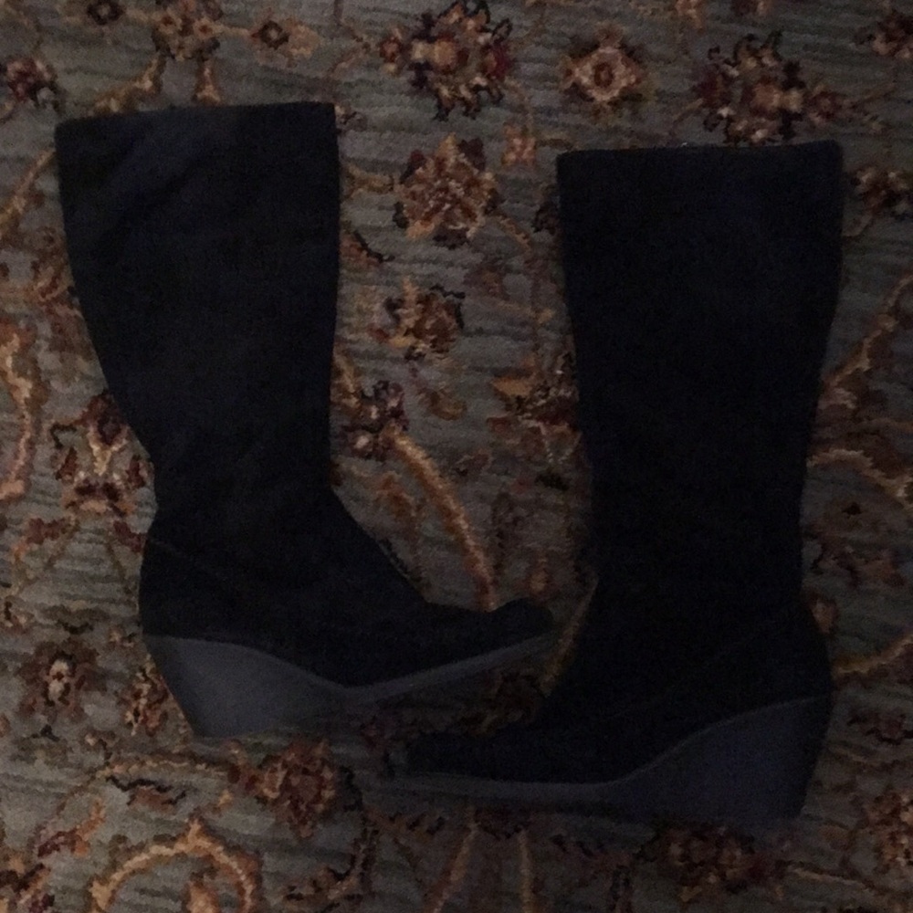 Blank suede wedge boots.